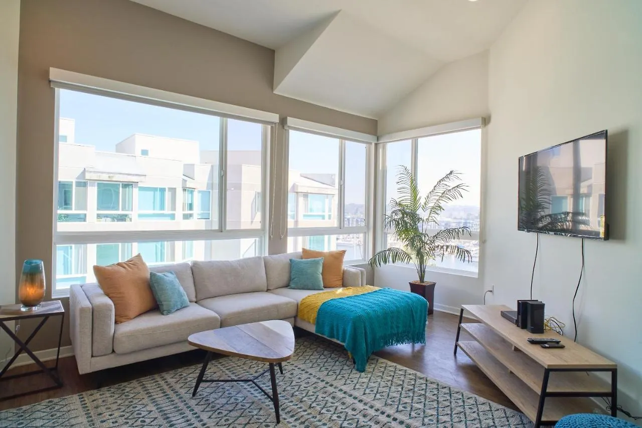 Peaceful Penthouse Panoramic Water Views location